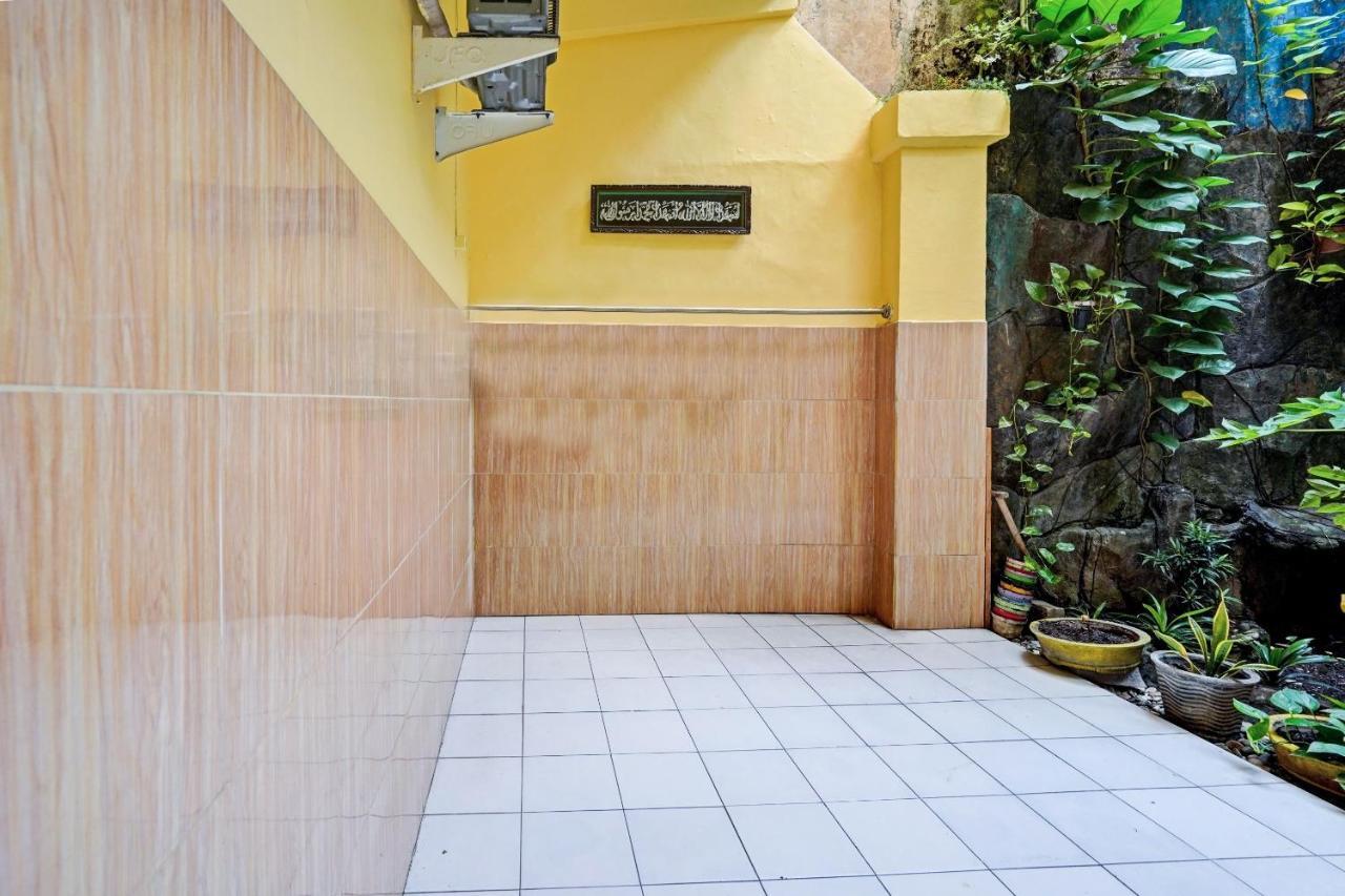 Reddoorz Syariah Near Jembatan Merah Plaza Krembangan Exterior foto