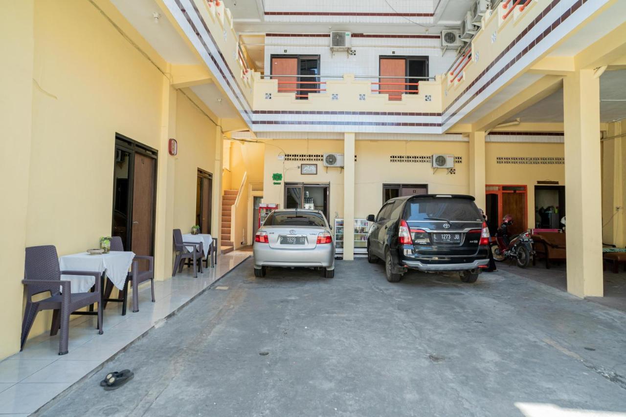 Reddoorz Syariah Near Jembatan Merah Plaza Krembangan Exterior foto